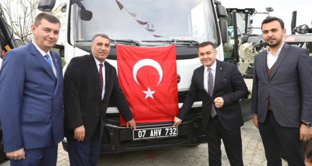 Yücel 40 aracı dualarla hizmete sundu