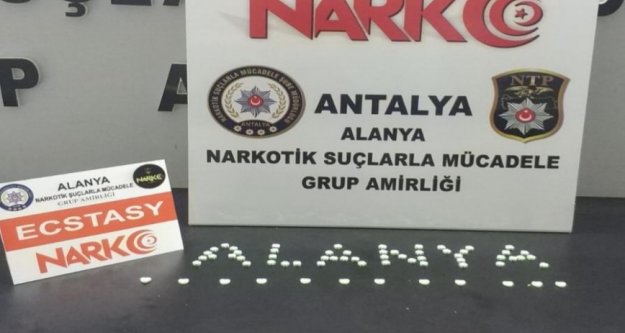 Alanya'da durdurulan araçtan çıktı