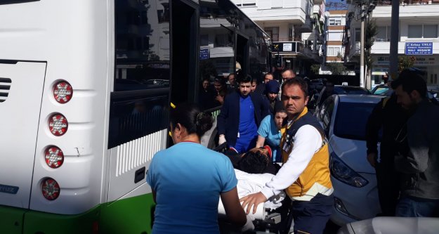 Alanya'da halk otobüs şoförü rahatsızlanan yolcusunu hastaneye böyle yetiştirdi