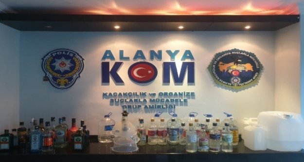 Alanya'da iki otele kaçak içki baskını
