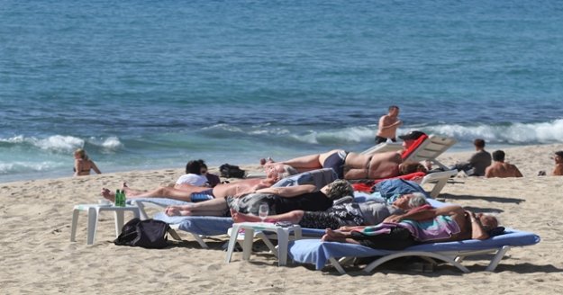 Alanya’da kış ortasında yaz yaşanıyor