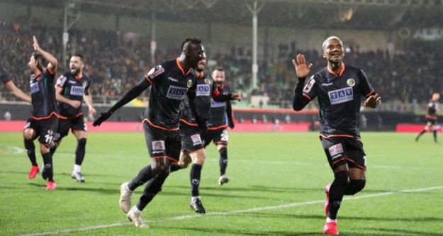 Alanyaspor Galatasaray'a karşı jeneriklik 2 golle avantajı kaptı