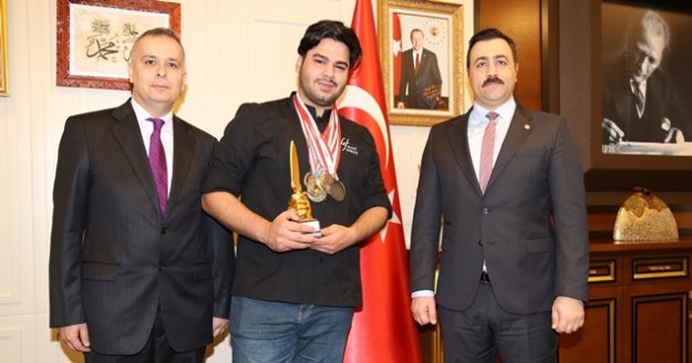 ALKÜ'lü öğrenci 4 yarışmadan 8 madalya ve bir kupayla döndü