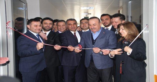 Bakan Çavuşoğlu’ndan Alanya’da okul ziyaretleri