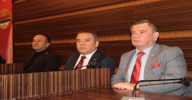 Başkan Böcek Alanya’da turizmcilerle buluştu