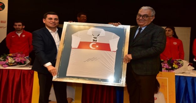 Başkan Tütüncü: “Spor yatırımlarında kendimizle yarışıyoruz”