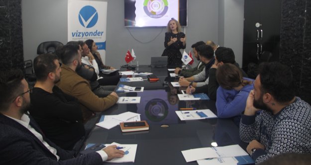 Cleopatra Ink'te hizmet içi eğitim semineri