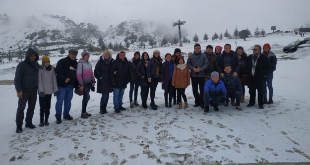 Gazeteciler karın keyfini çıkardı