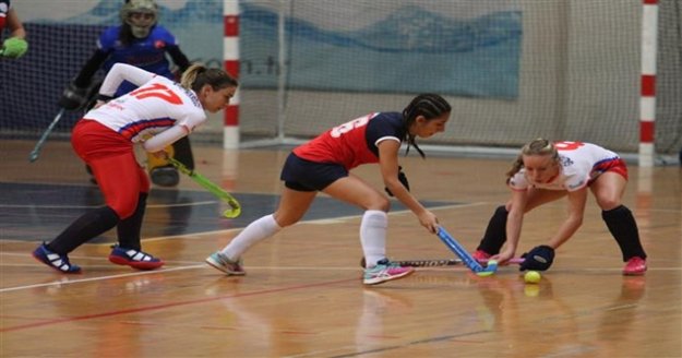 Kadınlar Hokey müsabakaları başladı!