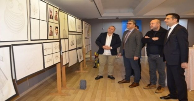 Lakadamyalı sergide üniversiteli öğrencilerle bir araya geldi