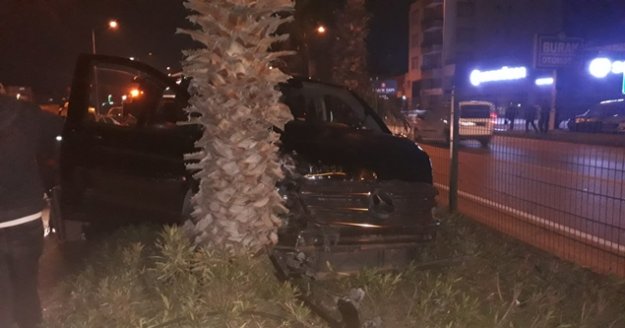 Menderes Türel trafik kazası geçirdi