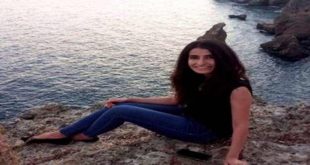 Otomobilin çarptığı genç kadın öldü