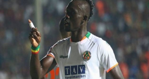 Papis Cisse rekor için sahaya çıkıyor