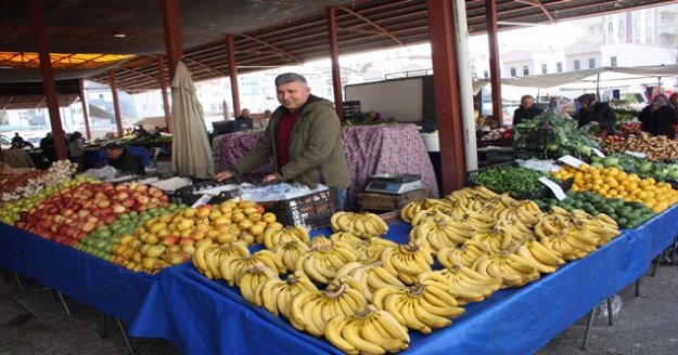 Pazar esnafının sebzelerini çaldılar