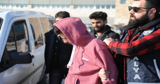 Suriyeli esnafın yüzüne gaz sıkıp 21 bin dolarını çaldılar