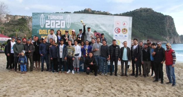 Türkiye Dalga Sörfü Şampiyonası Alanya'da yapıldı
