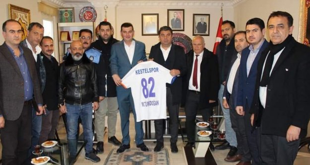 Uğur'dan Türkdoğan'a Kestelspor forması