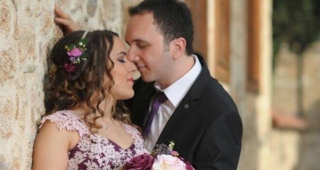 Yeni evli çiftin geçirdiği kazada ağır yaralanan gelin yaşam savaşını kaybetti