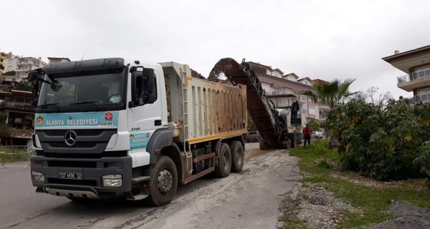 Alanya Belediyesi Korona Virüs mücadelesinde plânlı alt yapı işlerini aksatmıyor