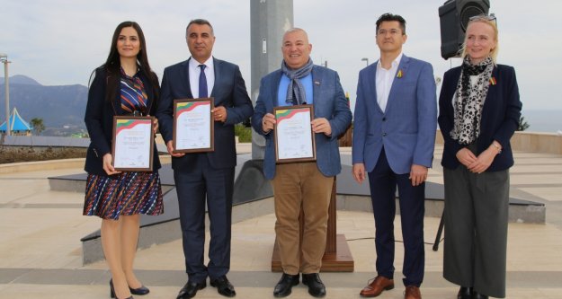 Alanya'da 30. bağımsızlık yılını fidan dikerek kutladılar