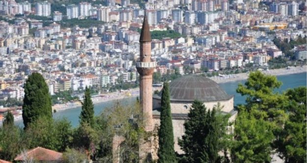 Alanya'da camilerden 'Cemaatle namaz kılınmayacak' anonsu