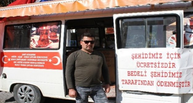 Alanya'da çaycıdan duygulandıran hizmet