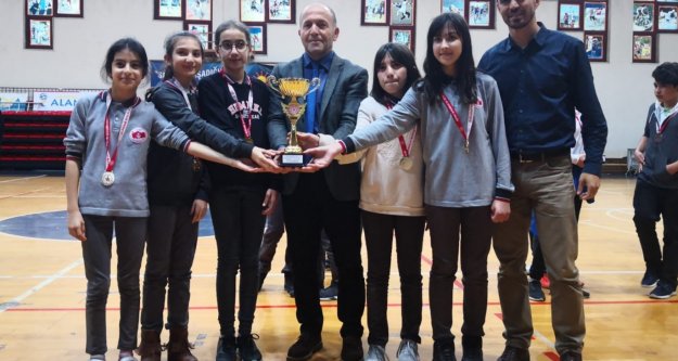 Alanya'da satrança Şehit Ömer Halisdemir damgası