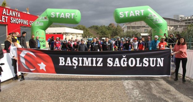 Alanya'da yol bisiklet yarışı tamamlandı