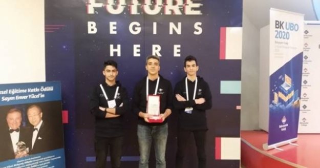 Alanyalı bilgisayar dehası genç gururlandırdı