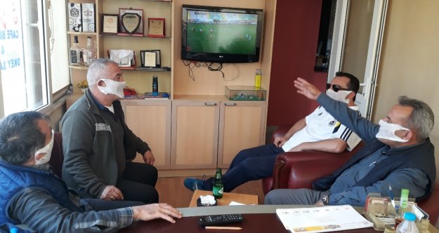 Alanyaspor taraftarının maskeli maç keyfi!