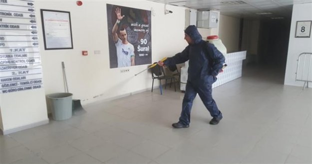 Bahçeşehir Okulları Stadyumu'nda dezenfeksiyon çalışması gerçekleştirildi