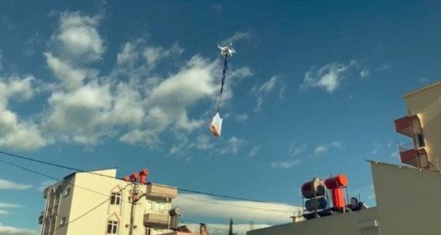 Evden çıkamadı, alışveriş için evden markete drone yolladı