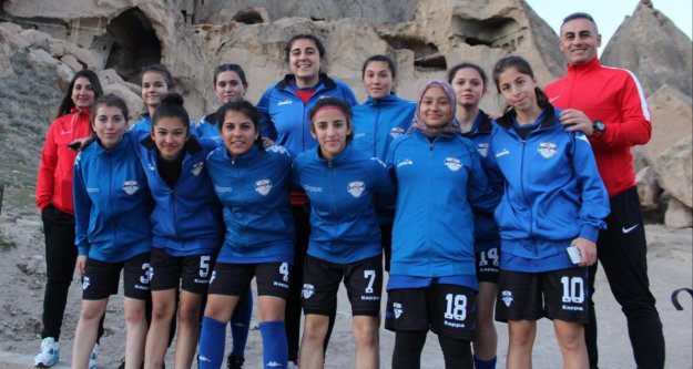 Mevlüt Çavuşoğlu Spor Lisesi'nin kızlarından büyük başarı
