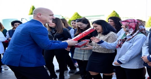 OSB 8 Mart Karanfillerle kutladı