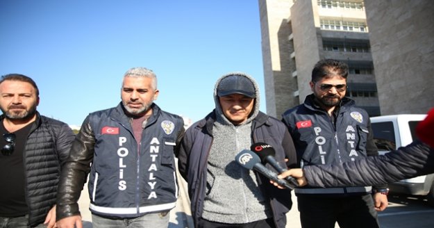 Polis, "Vali, belediye başkanı gelsin" diyen Özbek silahlı eylemciye "Türkiye’de kanunlar böyle çalışmaz" deyince planı suya düştü