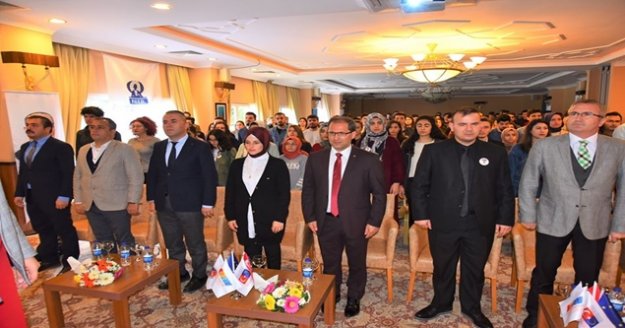 ALKÜ'de genç gönüllüler zirvesi başladı