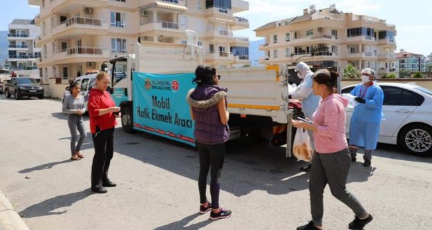 Alanya Belediyesi'nin mobil ekmek hizmeti devam ediyor