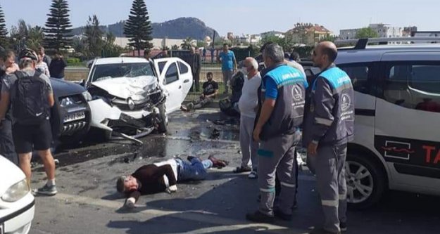 Alanya'da feci kaza: 4 araç birbirine girdi, ağır yaralılar var