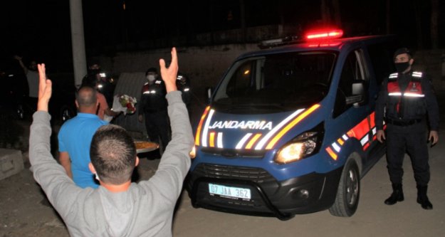 Alanya'da kavga ihbarına giden jandarma gördüğü manzara karşısında şaşırıp kaldı