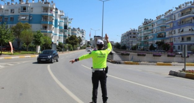 Alanya'da sokağa çıkma yasağına uymayan kaç kişi ceza yedi