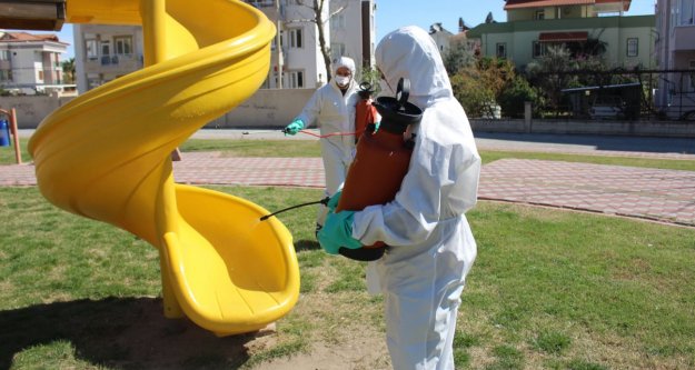 Antalya'nın 19 ilçesi 32 bin litre dezenfektan ile temizlendi