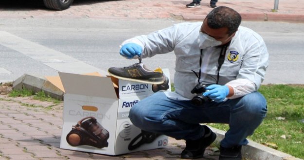 Çaldığı süpürgeyi bisikletle taşırken polisi gördü, ayakkabısını bile bırakıp kaçtı