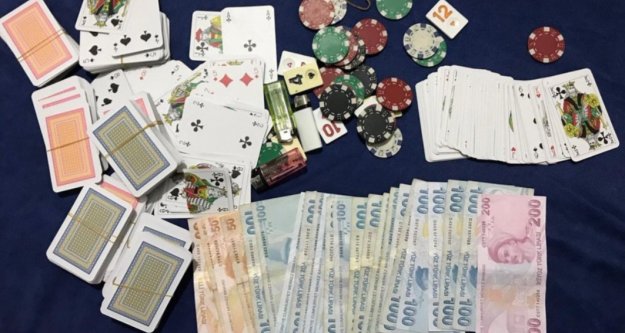 Vali Gazipaşa'daki baskını sosyal medya hesabından 'İlginç şeyler oluyor' başlığıyla paylaştı