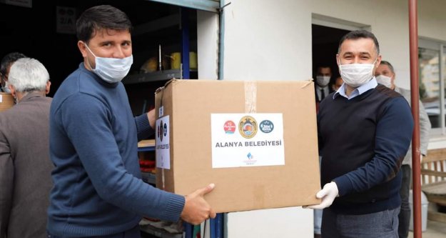 Yücel'den Alanya'nın kırsal mahallelerine 50 bin maske!