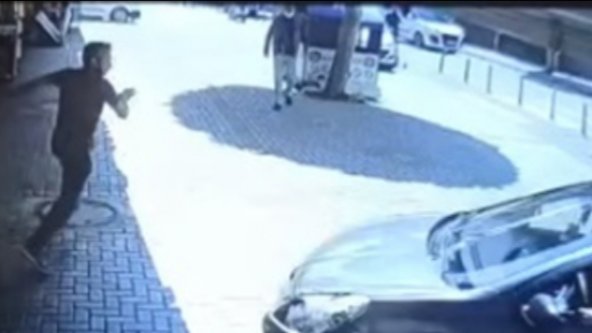 Alanya'da korku dolu anlar! Öğretmen ezilmekten böyle kurtuldu