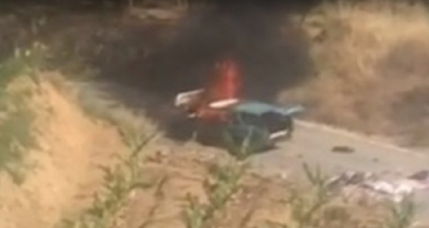 Alanya'da seyir halindeki araç alev alev yandı