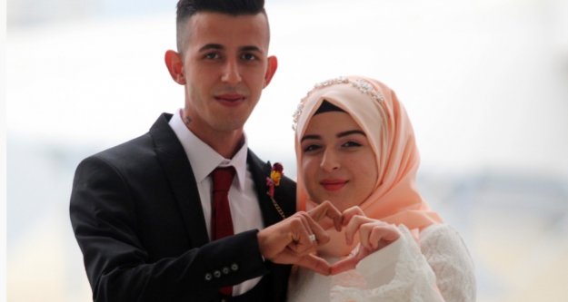 Korona Virüs yasağına takılan 19 yaşındaki gelin özel izinle evlendi