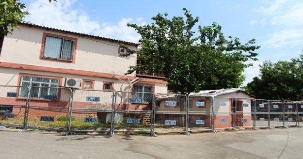 3 kişinin korona virüs testleri pozitif çıkınca, 25 kişinin yaşadığı 4 müstakil ev karantinaya alındı