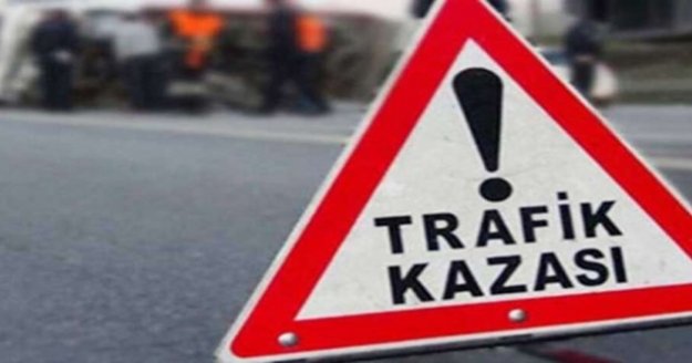 Aday sürücünün kullandığı otomobil ile motosiklet çarpıştı: 1 yaralı