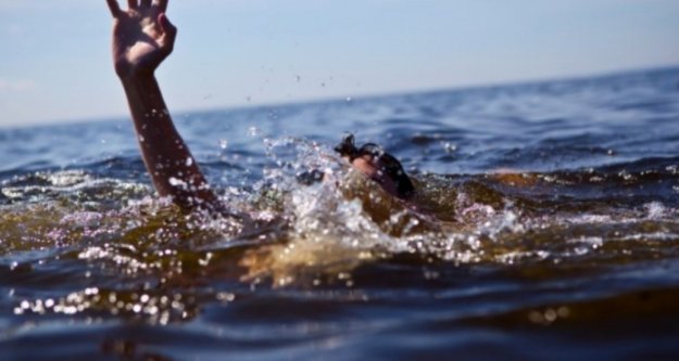 Alanya'da boğulma tehlikesi geçiren genç yaşam savaşı veriyor